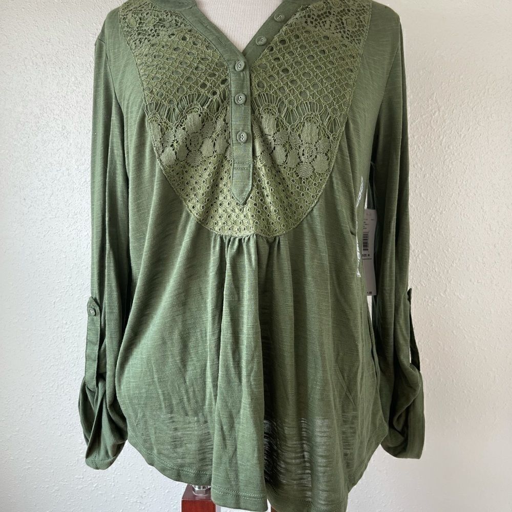 NWT Passports Women’s Top Size M